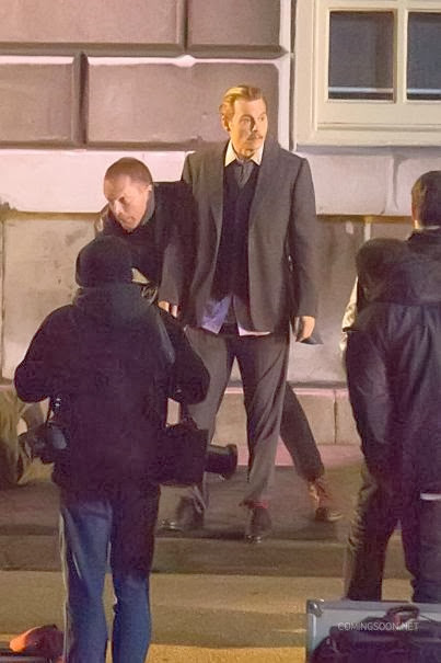 Johnny Depp bokszerben és térdig érő zokniban a Mortdecai forgatásán 07 Johnny Depp bokszerben és térdig érő zokniban a Mortdecai forgatásán 07