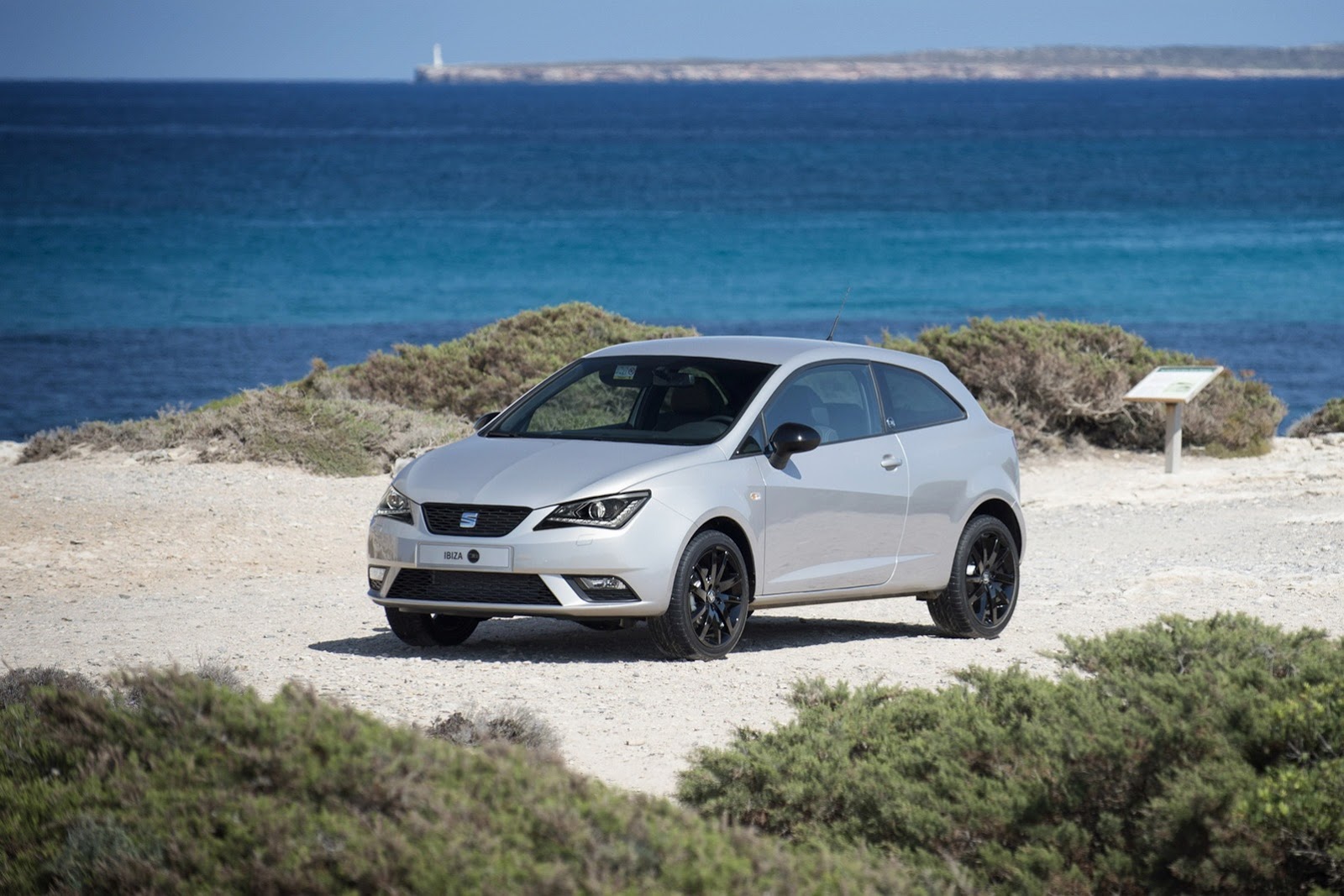 Юбилейный SEAT Ibiza 30th Anniversary Юбилейный SEAT Ibiza 30th Anniversary