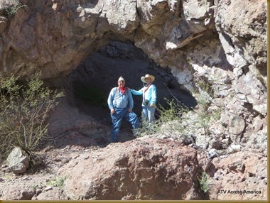 Larry & Geri at Hole in the Wall IMG_5859