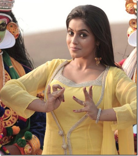 Actress Poorna in Padam Pesum Movie Photos