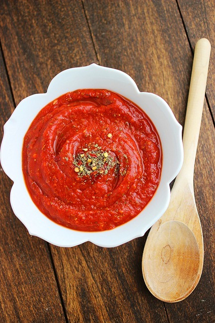 5-Minute Pizza Sauce – Make your own pizza sauce with just 5 ingredients and 5 minutes. Freeze it in ice cube trays, too! | thecomfortofcooking.com