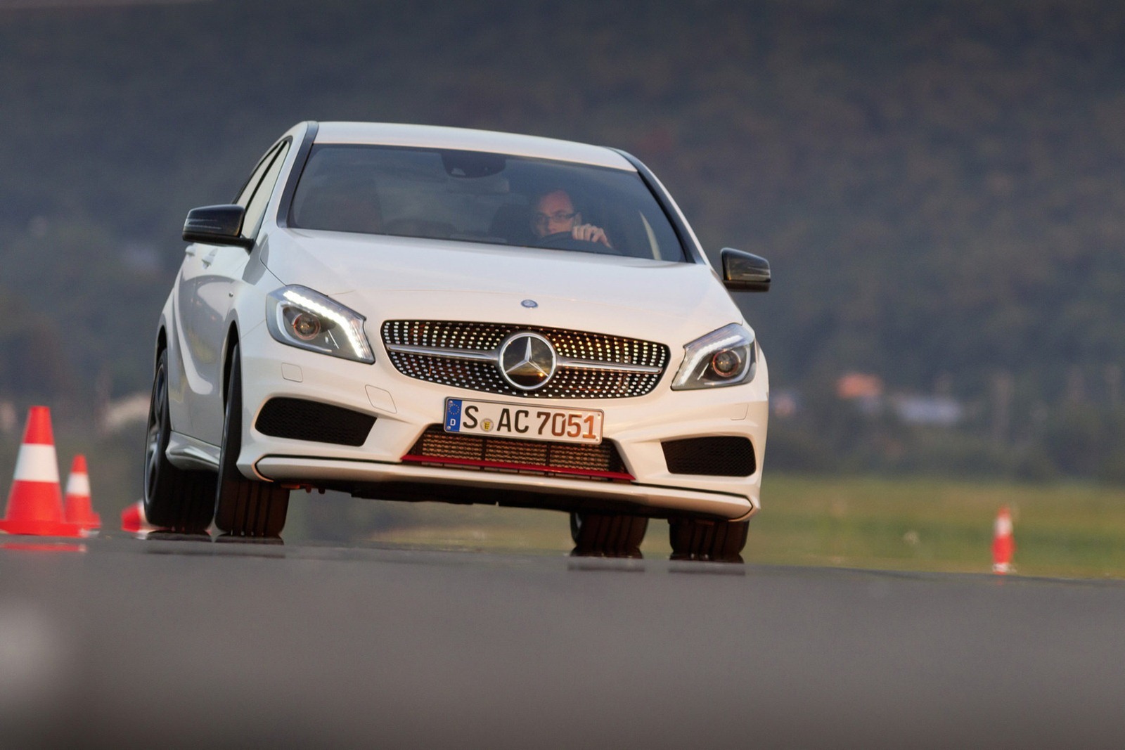[2013-Mercedes-A-Class-51%255B13%255D%255B2%255D.jpg]