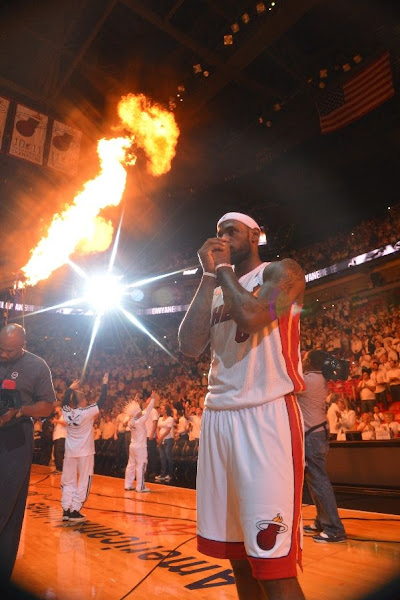LeBron James Miami Heat blowout Chicago Bulls in Game 2
