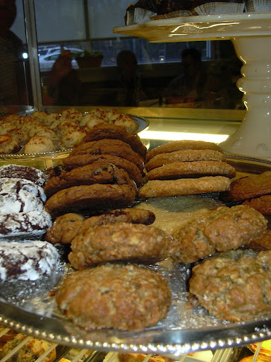 A tray of warm cookies.