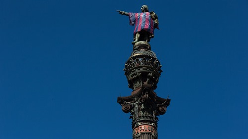 Patung Christopher Columbus Memakai Jersey Barcelona Patung Christopher Columbus Memakai Jersey Barcelona