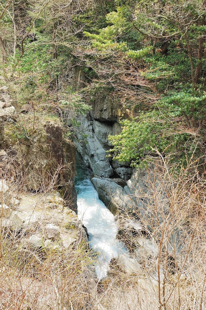 小川の大滝下流