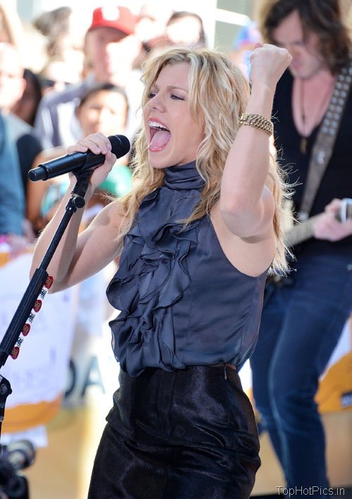 Kimberly Perry Sexy Photos on Stage while performing | Bollywood latest