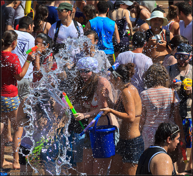 il/Настоящее мочилово в центре Тель Авива (20110701 ta water war 062 6821)