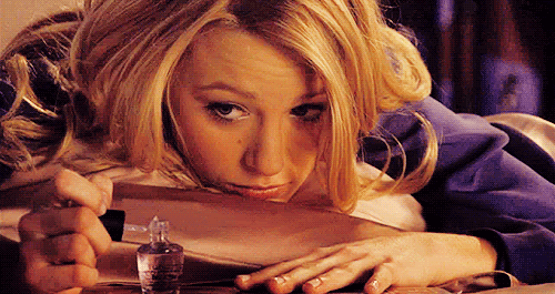[blake-lively-painting-nails%255B3%255D.gif]