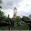 – Riesenrad hinter Dinosauriern – Riesenrad hinter Dinosauriern