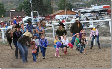 682 stick horse race (640x392) 682 stick horse race (640x392)