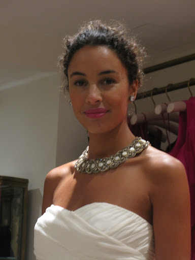 She looked gorgeous in a Ranjana Khan necklace and earrings by Jennifer Miller.