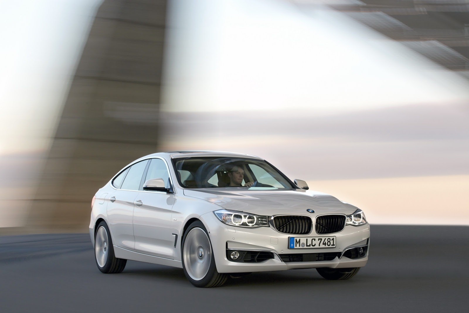 BMW-3-GT-CarScooP9[2].jpg