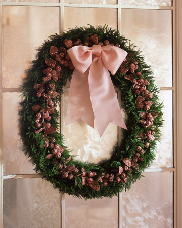 At this time of year, everything seems to gleam. Echo this holiday luster at home with decorations like this wreath bedecked with tinsel and glitter. At this time of year, everything seems to gleam. Echo this holiday luster at home with decorations like this wreath bedecked with tinsel and glitter.