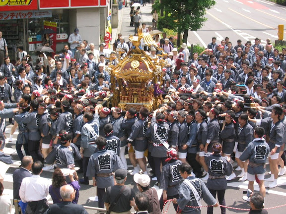 A Mikoshi being carried near Akihabara station, as part of the 2007 Kanda Matsuri