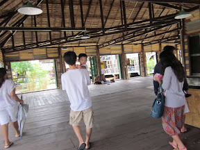 พู่กันเที่ยวพัทยาและยังท้องเสีย