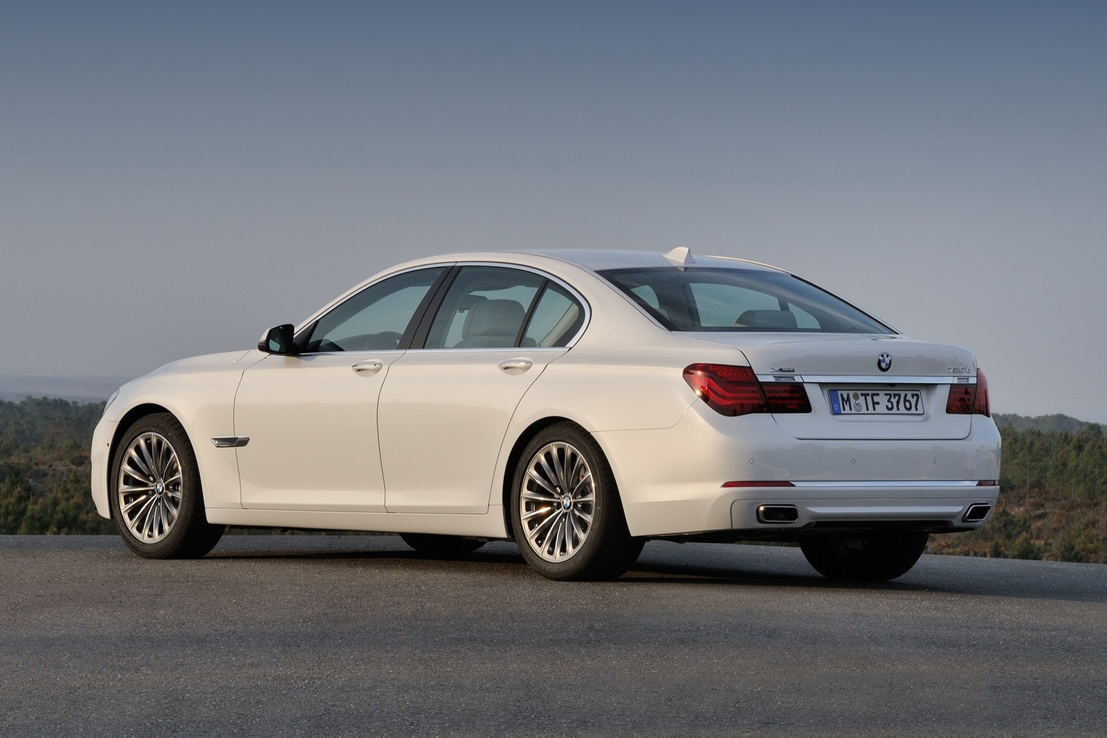 [2013-BMW-7-Series-148%255B2%255D.jpg]