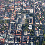 Pogled z balona na skupščino.