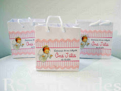 Mini-sacolinha com aplicação de sianinha
    : R$2,20 (min. 30 unids).
    : Medidas - 10x10x5 cm.
    : Opções de cor - branca ou em papel craft.
    : As sacolinhas são comercializadas vazias.
    : Ideal para colocar docinhos e/ou bem casados.