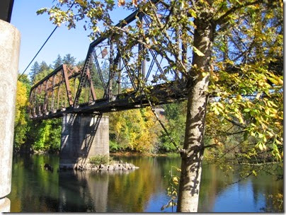 IMG_4211 Railroad Bridge over the South Santiam River at Lebanon, Oregon on October 21, 2006