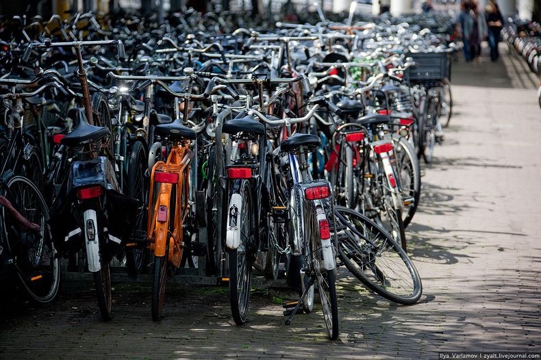 amsterdam-bicycles-1