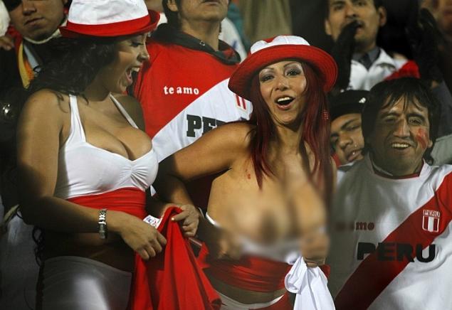 Irina Grandez y Daysi Araujo mostrando sus pechos por Peru Irina Grandez y Daysi Araujo mostrando sus pechos por Peru