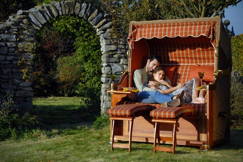 [stylish-and-comfortable-outdoor-furniture-by-Cocon-Center-10%255B4%255D.jpg]