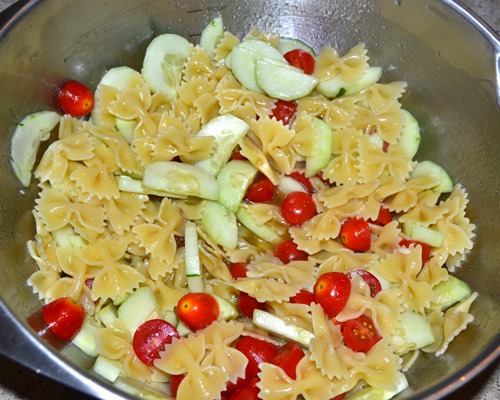[toss%2520pasta%2520and%2520vegetables%2520with%2520sauce%255B3%255D.jpg]