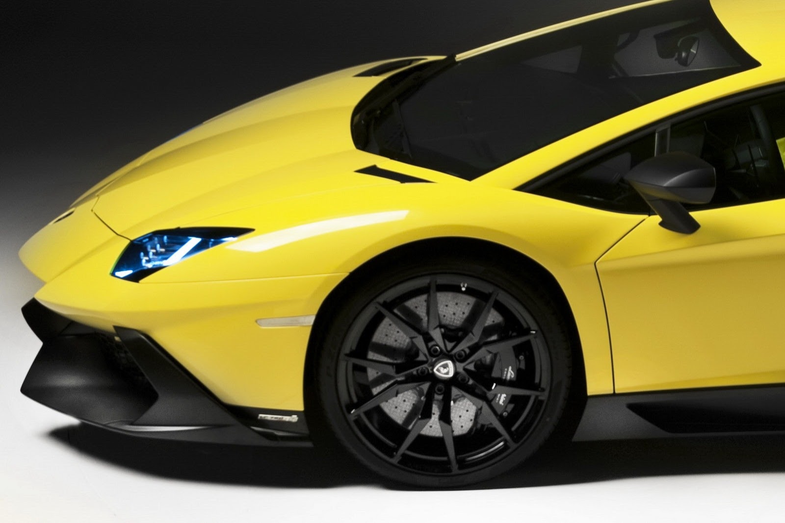 [Lamborghini-Aventador-50-Anniversario9%255B2%255D.jpg]