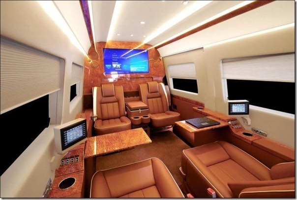 Por dentro de uma Van da Mercedes Benz (7)