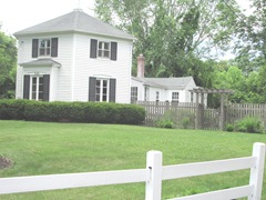 Hexagon house w fence2