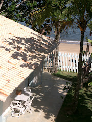 Picture of Os arredores da Pousada Pé na Areia. Photo number 3798412384 by Pousada Pé na Areia - Charming, fully decorated sea facing chalets located on Boiçucanga beach, on São Paulo northern shore. Boiçucanga is a beach with calm waters and woundrous sunset, surrounded by the Atlantic Rainforest and by very good restaurants. There also is a complete services infrastructure that includes supermarkets and shopping malls. You can find all that and much more at “Pé na Areia” (aka “Esquina da Mentira”), the perfect place for spending your vacations and weekends, or even having your own house at the sea.