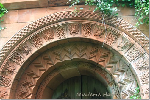 50-carved-doorway