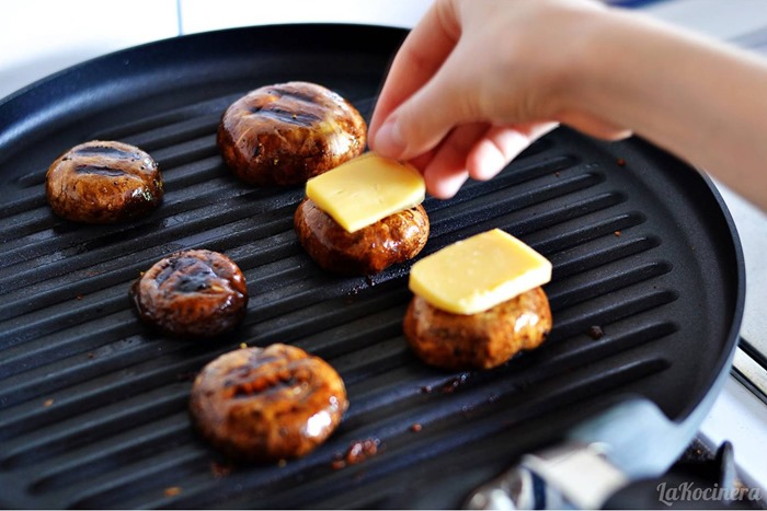 gouda grilling mushrooms