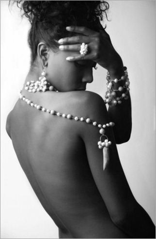 zr2-beauty-nice-ero-zena-crnobela-PICS-FROM-HERE-pearls-черно-бяло-popular-black-and-white-women-black-white-nice-to-meet-you-sensual-sexy-woman-Singlewoman_large