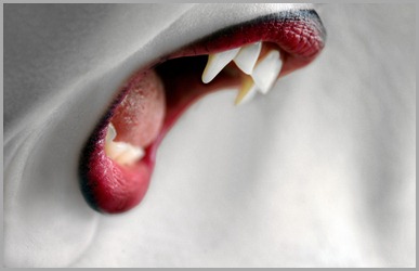 Vampire-teeth-vampires-30598165-1440-900