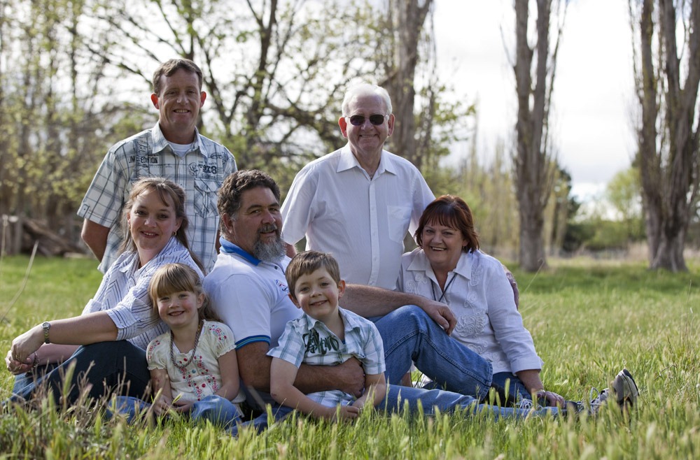 [family%2520sitting%255B5%255D.jpg]