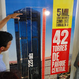 (19/08/10) Leopoldo López, Coordinador Nacional de Voluntad Popular, inauguró en la plaza Brión de Chacaito, una exposición con el fin de mostrar la corrupción e ineficacia de la política alimentaria del Estado a través de las importanciones de PDVAL. Expo Pudreval