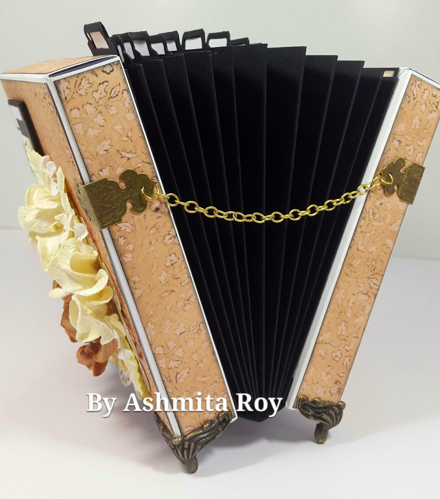 Art some craft An Accordion Tag Box