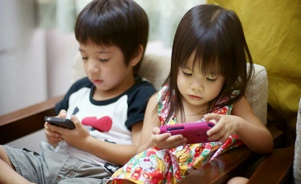 [japan-kids-children-smartphone%255B1%255D.jpg]