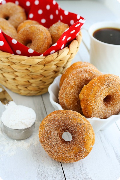Baked Cinnamon Sugar Doughnuts | Pinnutty.com