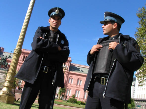 [size_590_Polcia_Argentina3.jpg]
