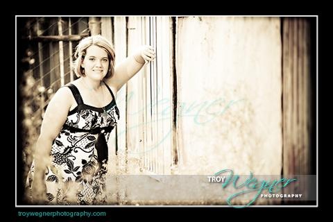 [leah%2520and%2520barn%255B4%255D.jpg]