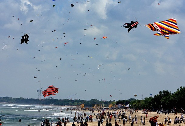 gambar-layangan-di-pantai-sanur-bali