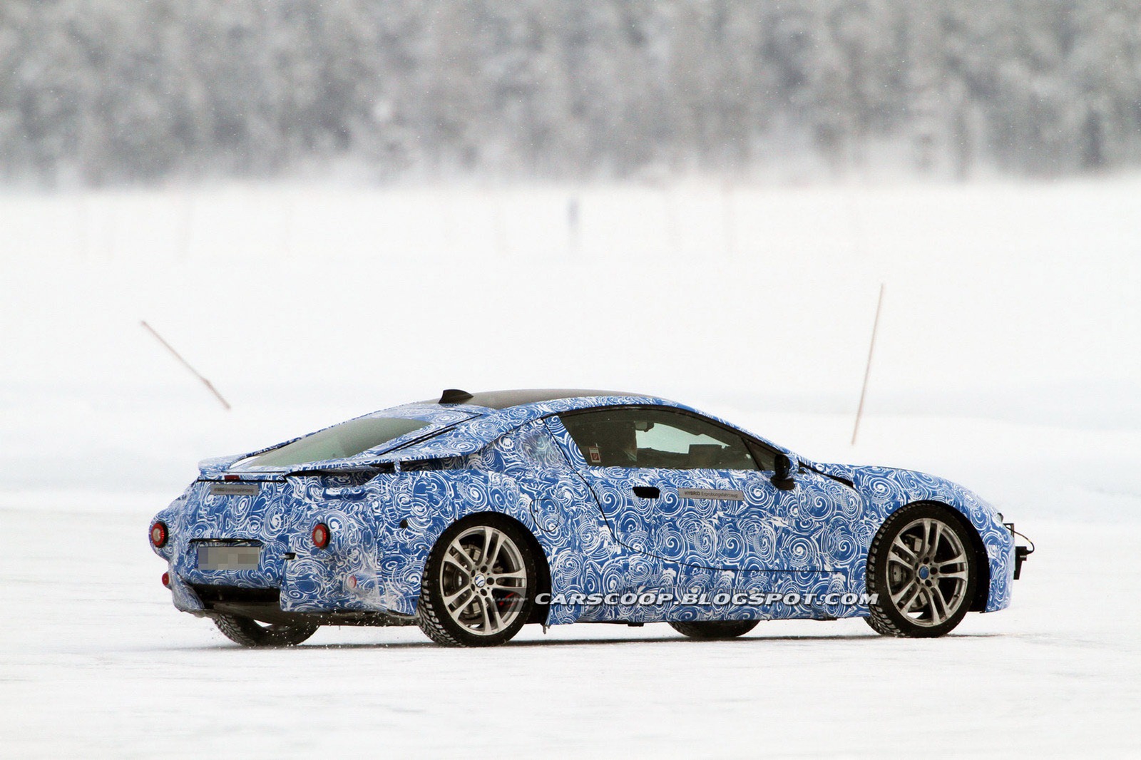 [2014-BMW-i8-163.jpg]