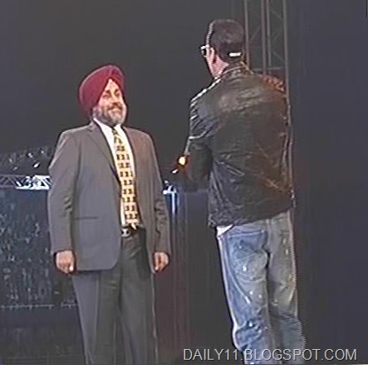 [akshay%2520kumar%2520and%2520sukhbir%2520singh%2520badal%255B4%255D.jpg]
