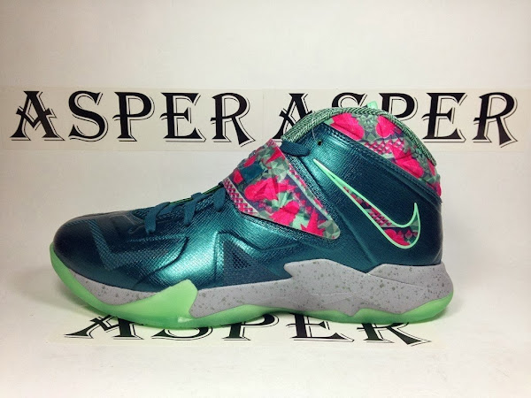 NIKE SOLDIER VII 7 Pink amp Green Glow with GITD Outsole