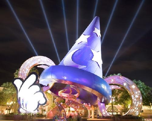 [disney-mgm-hat-devine3.jpg]