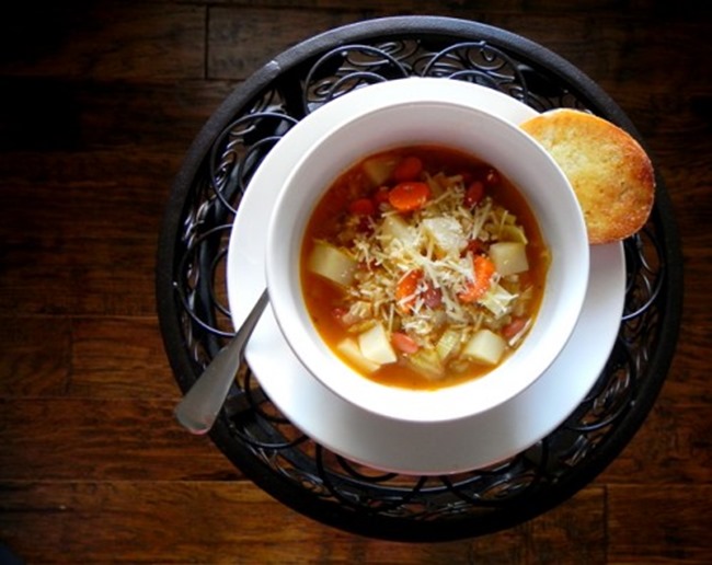 Delicious-Bowl-of-Homemade-Minestrone-Soup-500x397