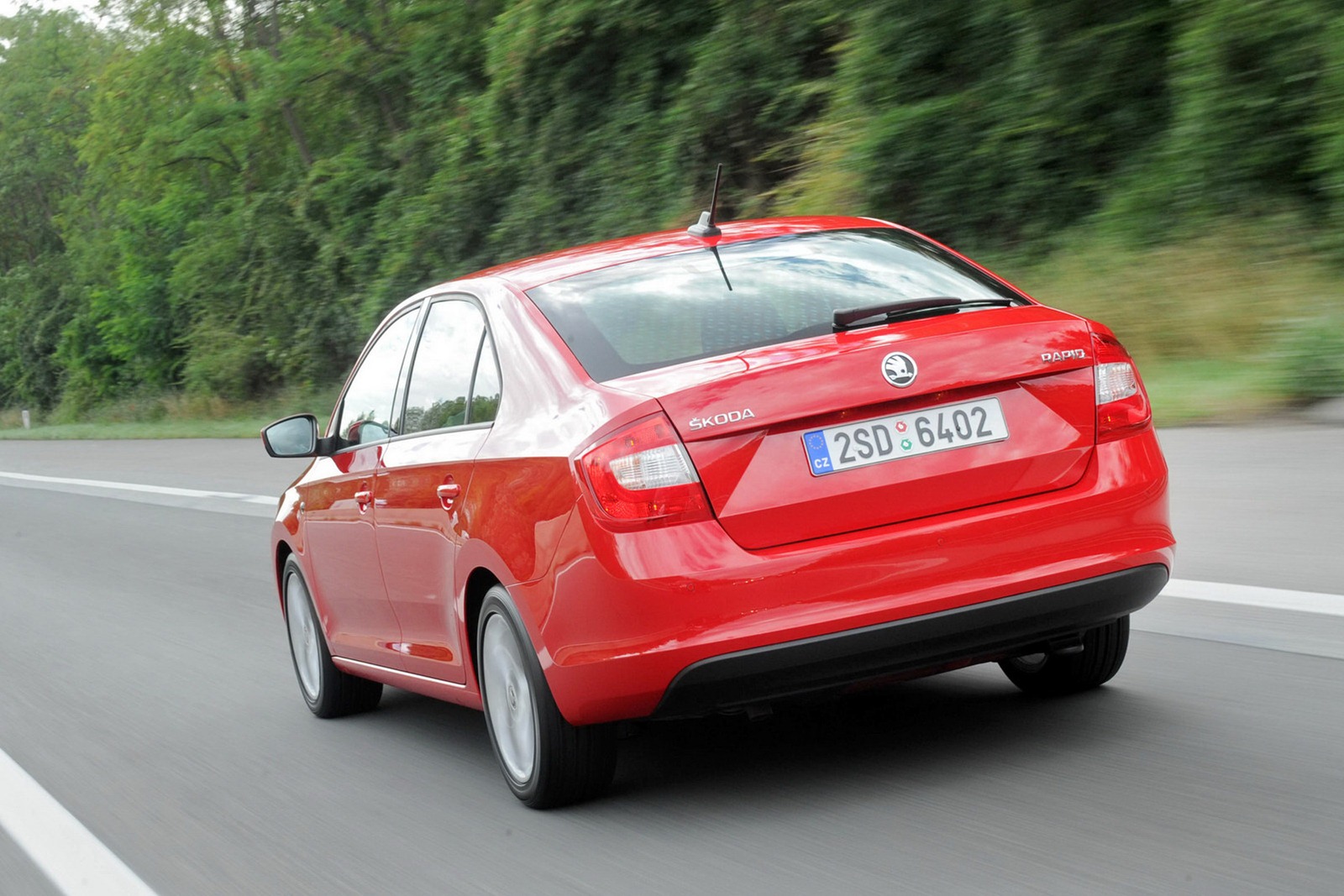 [2013-Skoda-Rapid-91%255B2%255D.jpg]